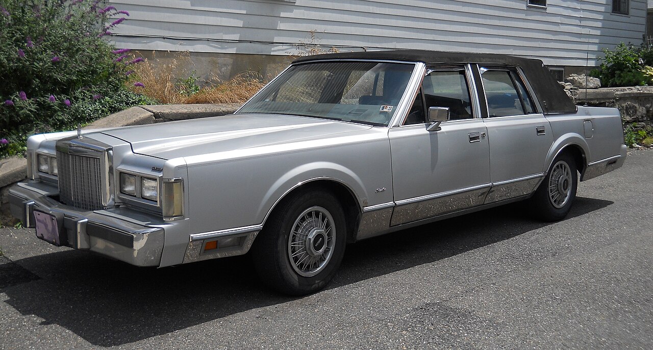 Lincoln Town Car first-generation sedan, the model Airport Commuter ran in its early years