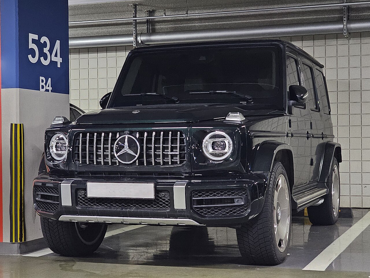 Mercedes-Benz G-Class (G-Wagon) Black SUV — Airport Commuter premium car service