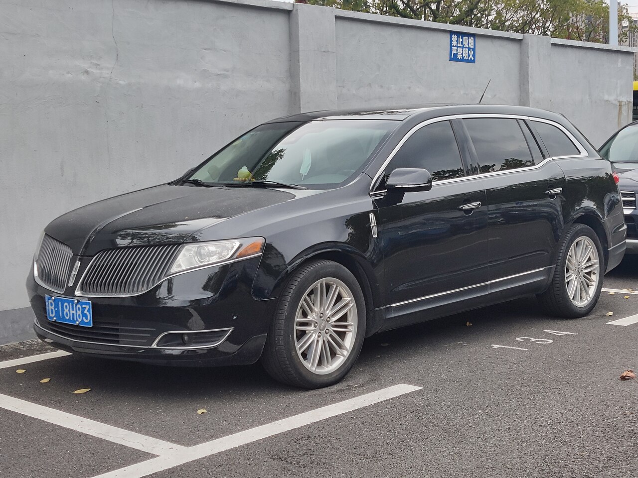 Lincoln MKT, the livery successor to the Town Car in Airport Commuter's fleet