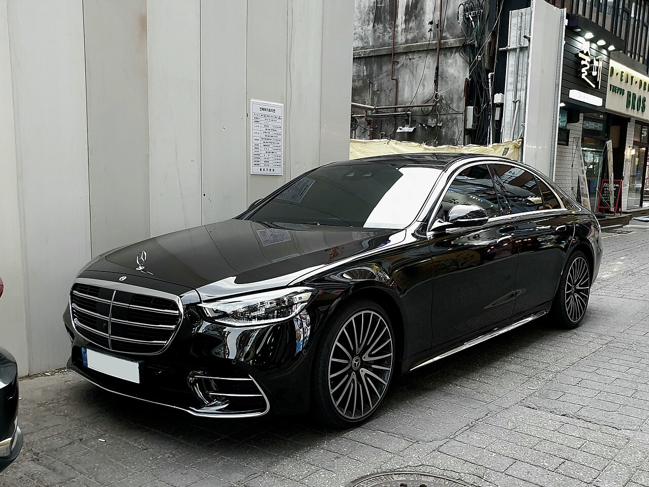 Mercedes-Benz S-Class Black executive sedan — Airport Commuter SF Bay Area car service