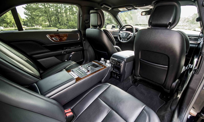 Lincoln Continental Premium Reserve interior - Vanity Limousines Inc.